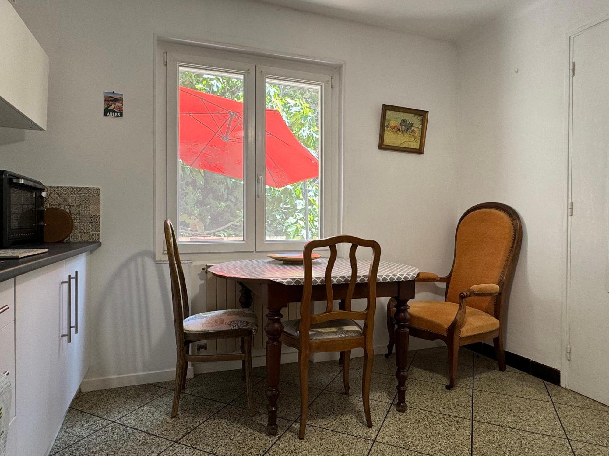 En Ville Avec Un Air De Campagne Арл Екстериор снимка